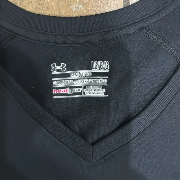 Under Armour loose fit long sleeve - Large - Picture 2 of 2